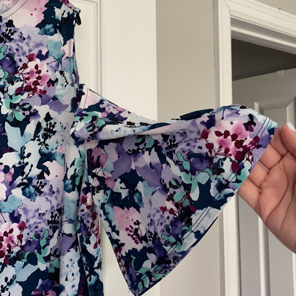 Cold shoulder top - Picture 2 of 2
